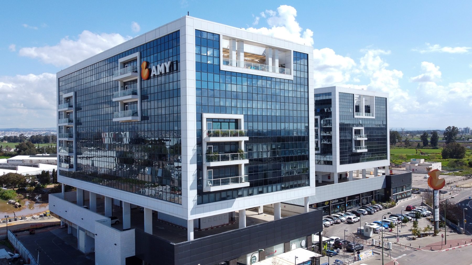 שני בנייני AMY Business Center בהוד השרון